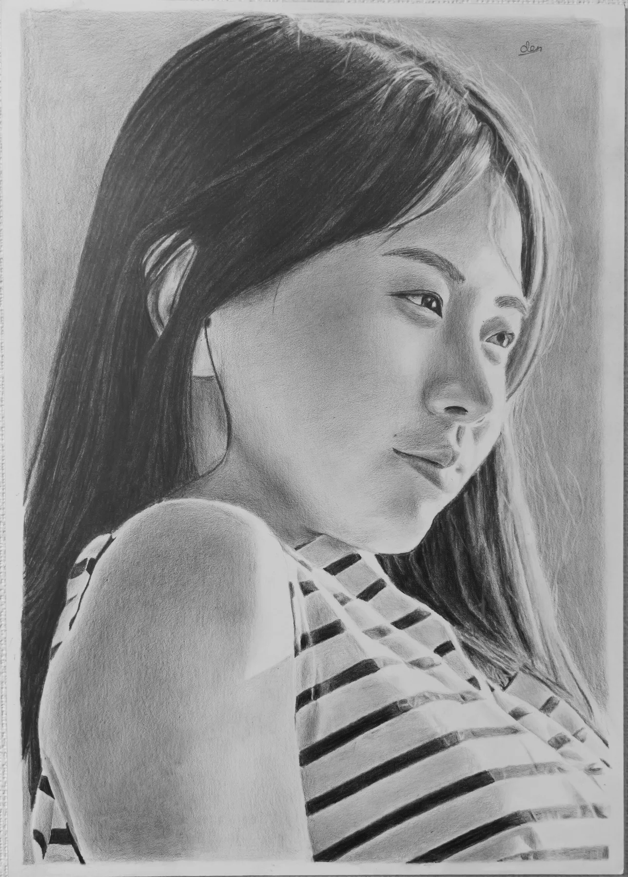 女性を描いたリアリスティック鉛筆画